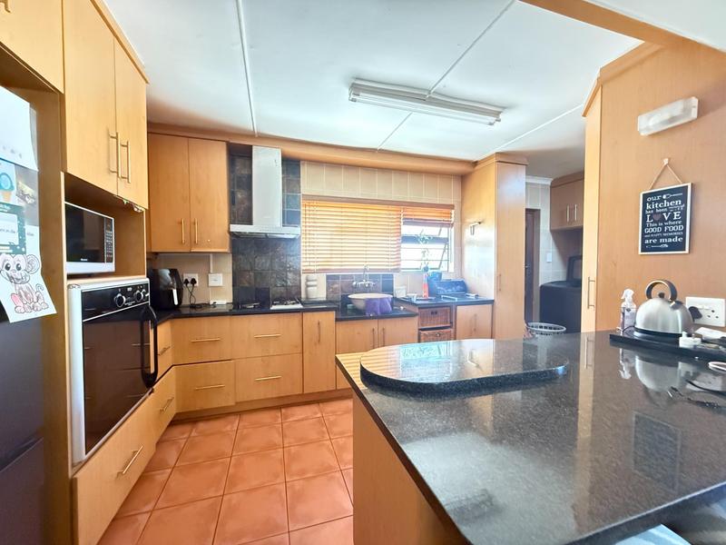 4 Bedroom Property for Sale in Bergzicht Western Cape